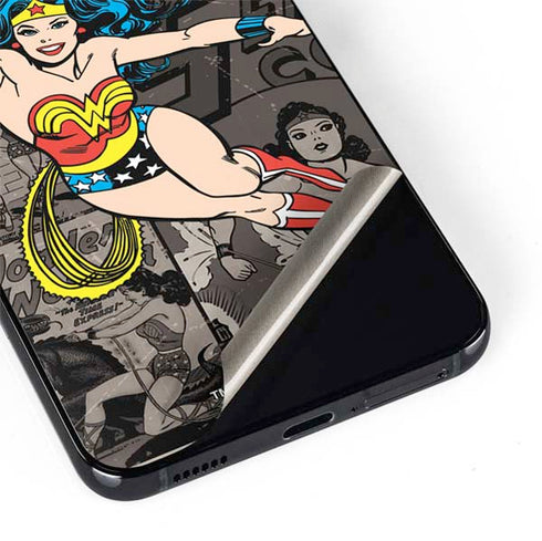 DC Comics Wonder Woman Vintage pose pattern Galaxy S22 Plus Skin